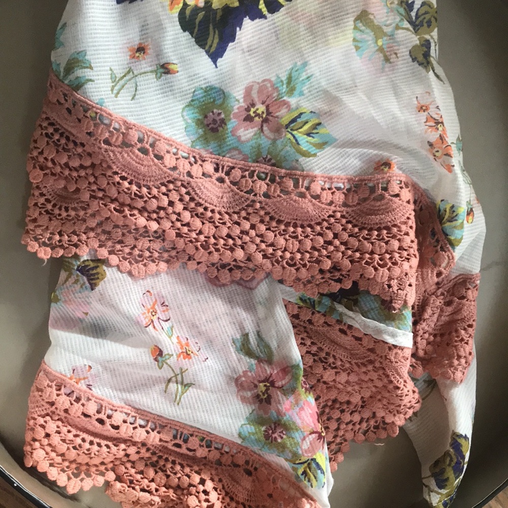Betsey Johnson large half diamond crochet floral